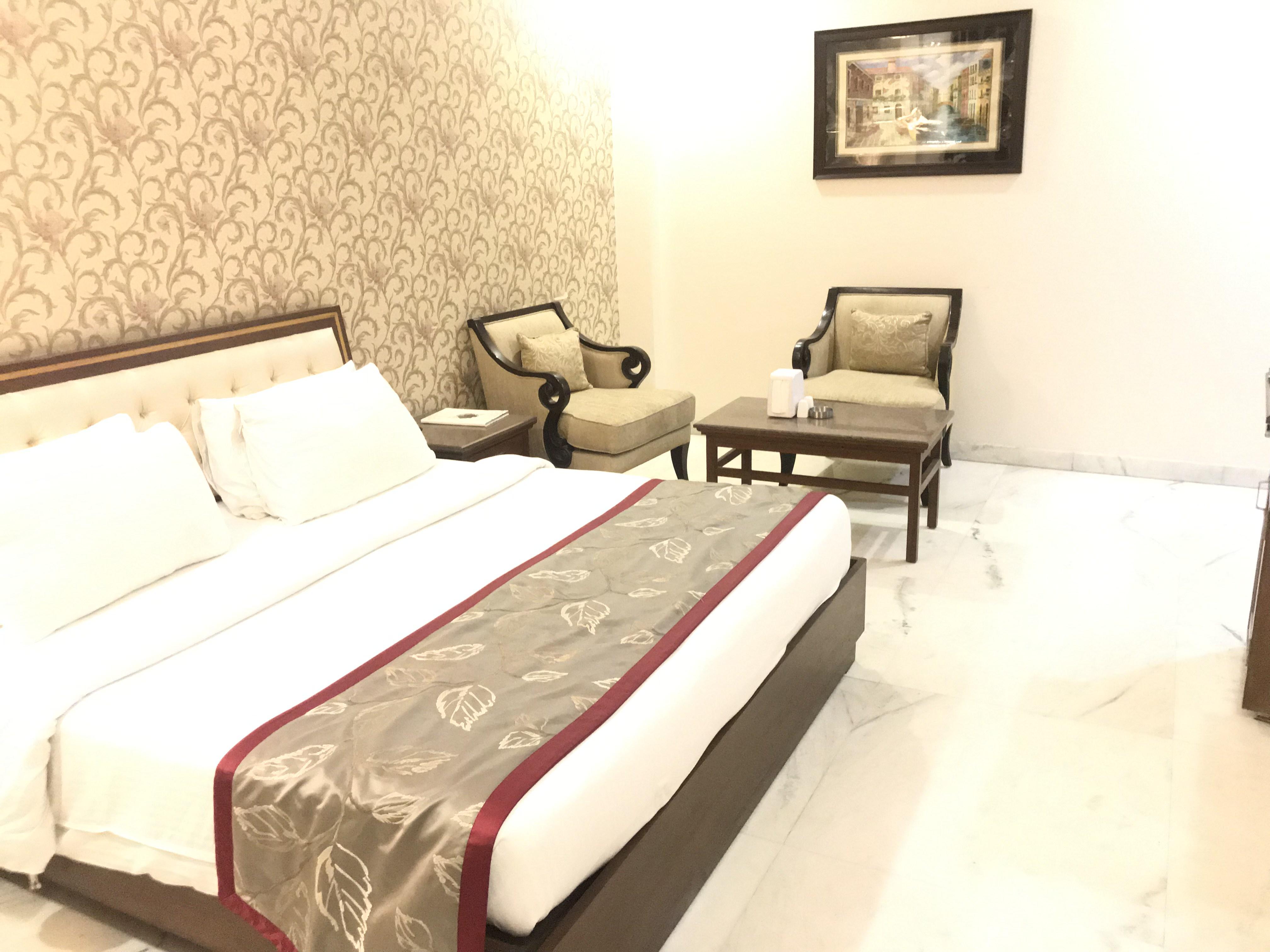 Hotel Leela Grande Карнал Экстерьер фото