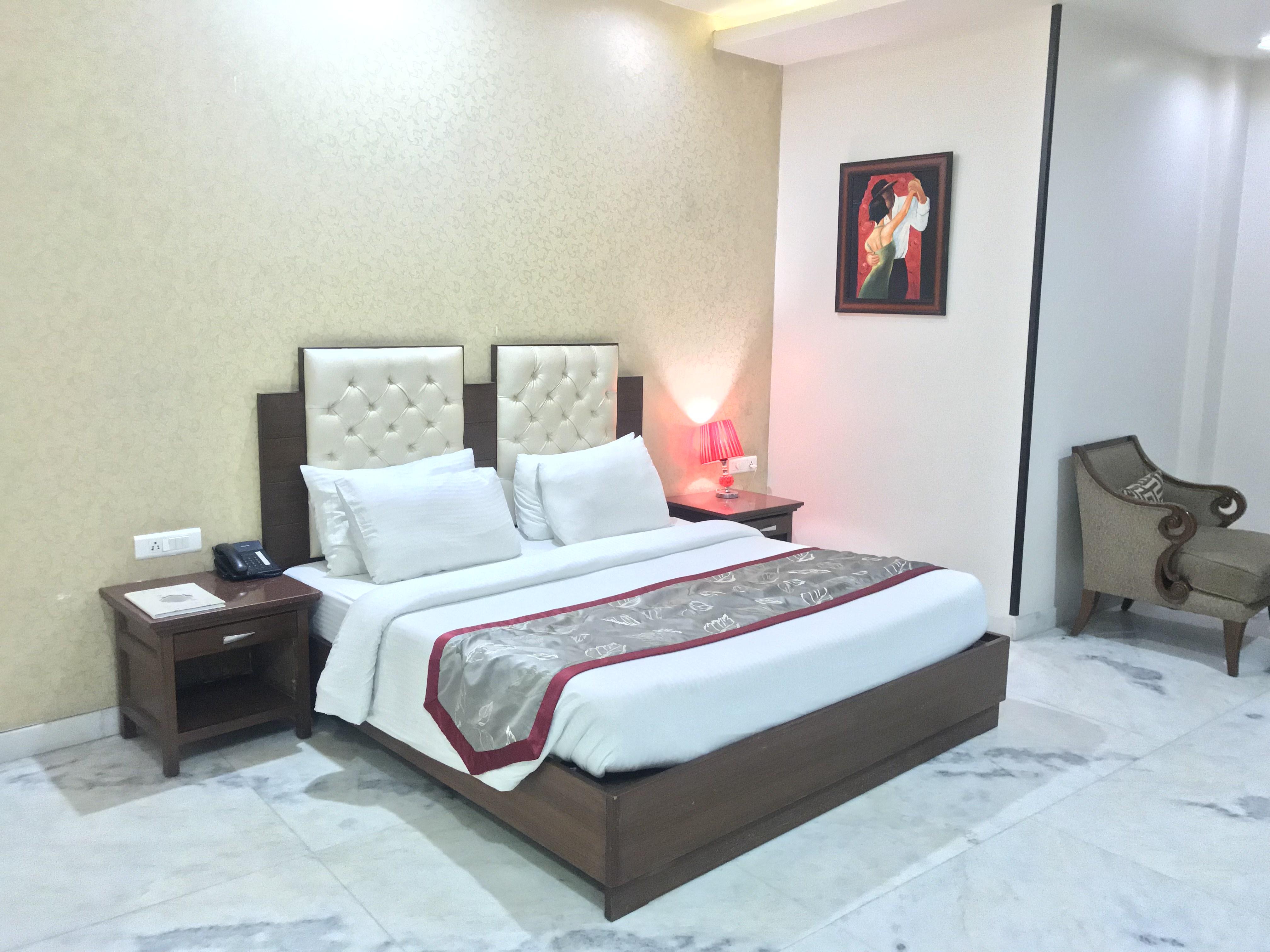 Hotel Leela Grande Карнал Экстерьер фото