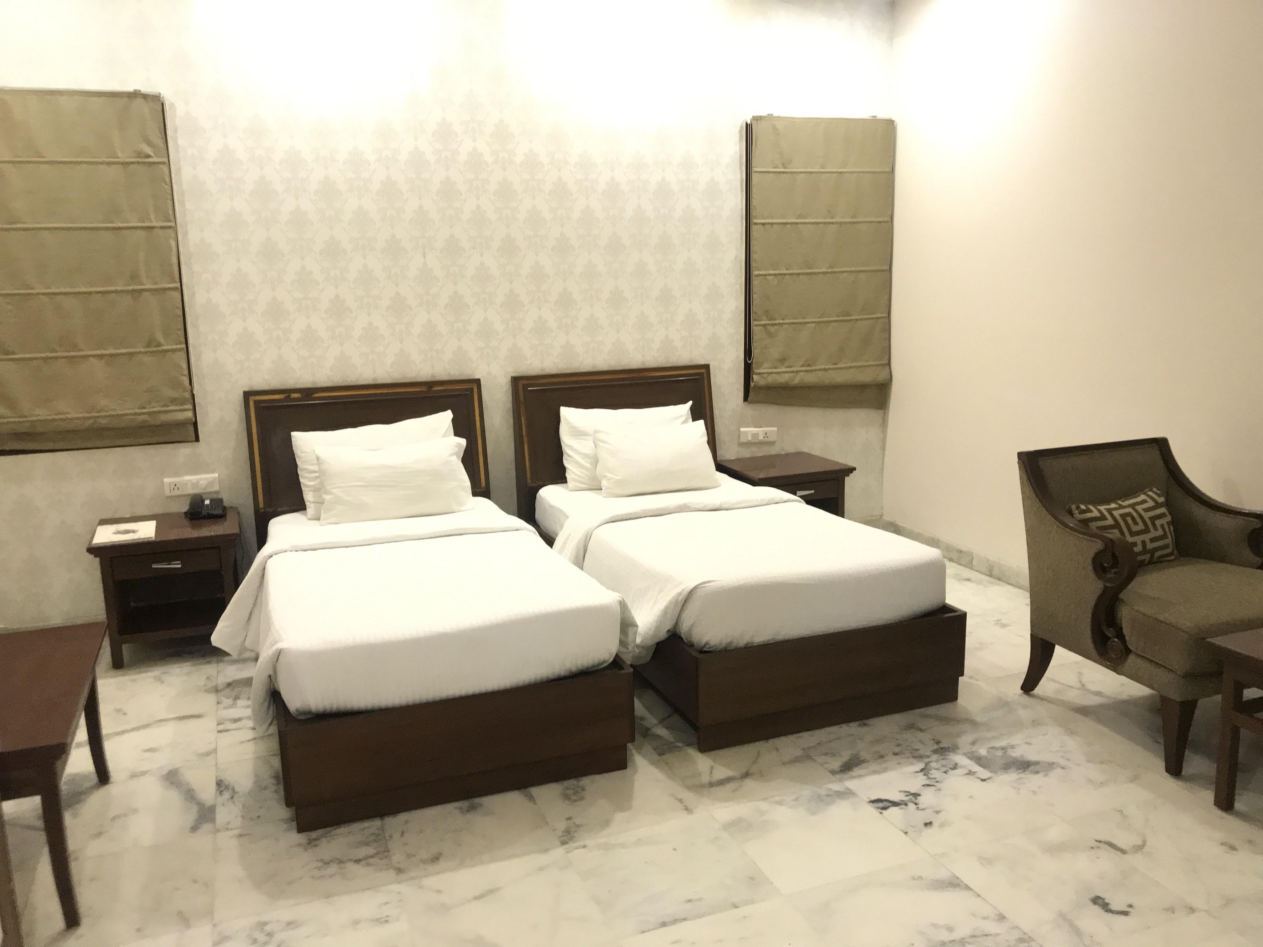 Hotel Leela Grande Карнал Экстерьер фото