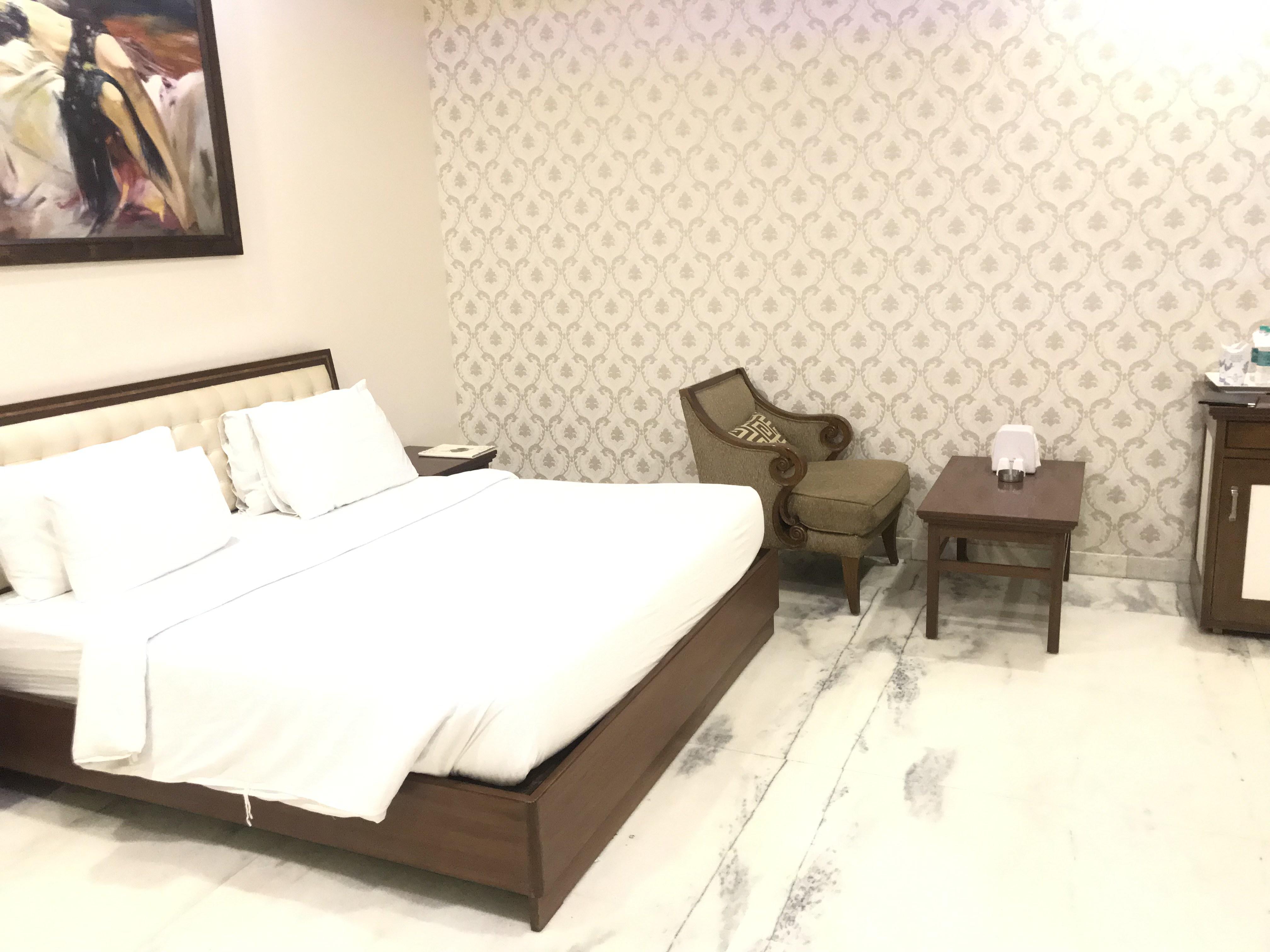 Hotel Leela Grande Карнал Экстерьер фото