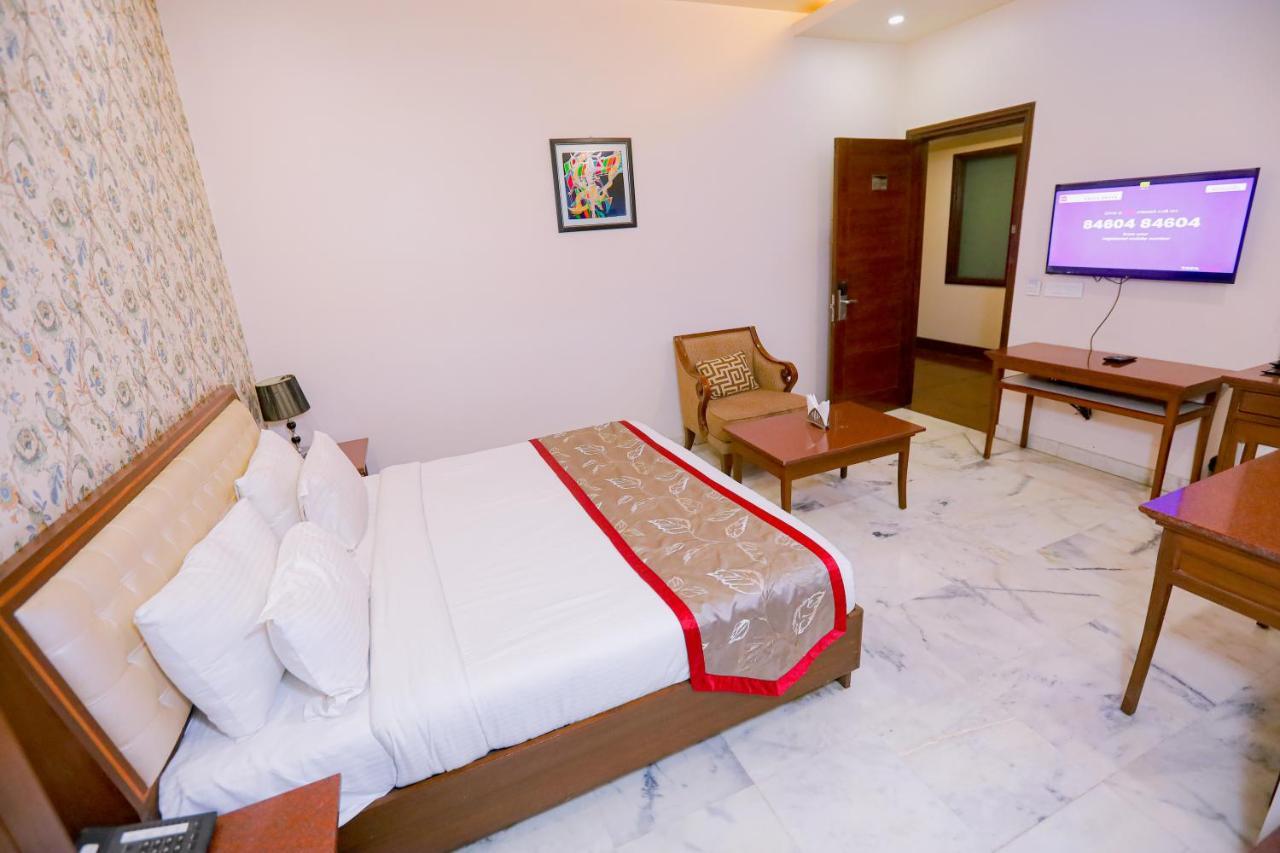 Hotel Leela Grande Карнал Экстерьер фото