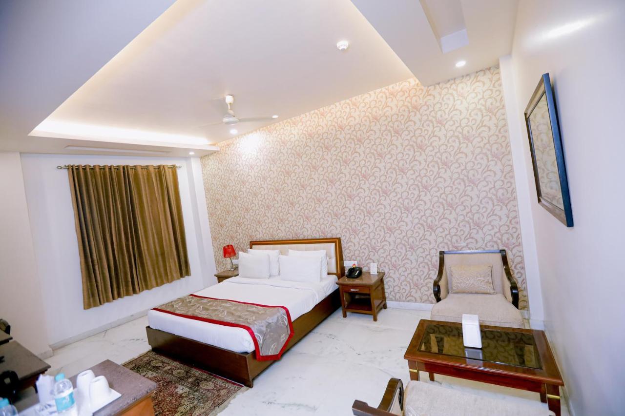 Hotel Leela Grande Карнал Экстерьер фото