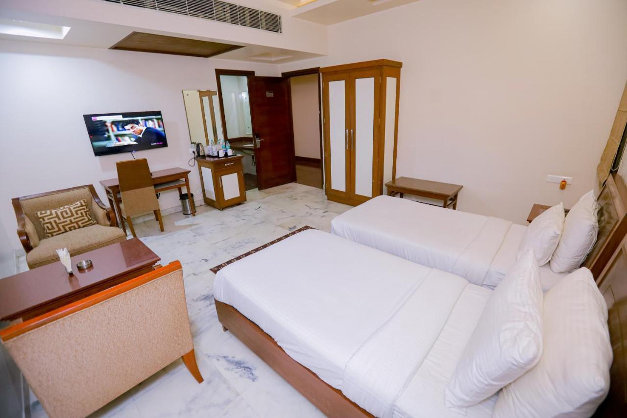 Hotel Leela Grande Карнал Экстерьер фото