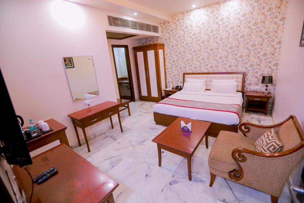 Hotel Leela Grande Карнал Экстерьер фото