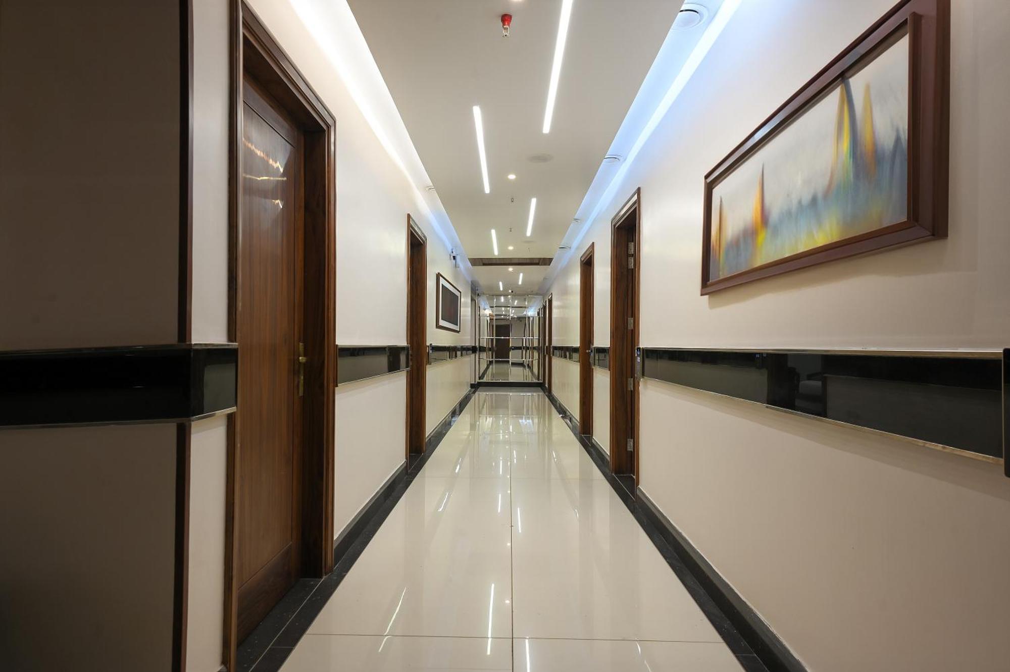 Hotel Leela Grande Карнал Экстерьер фото