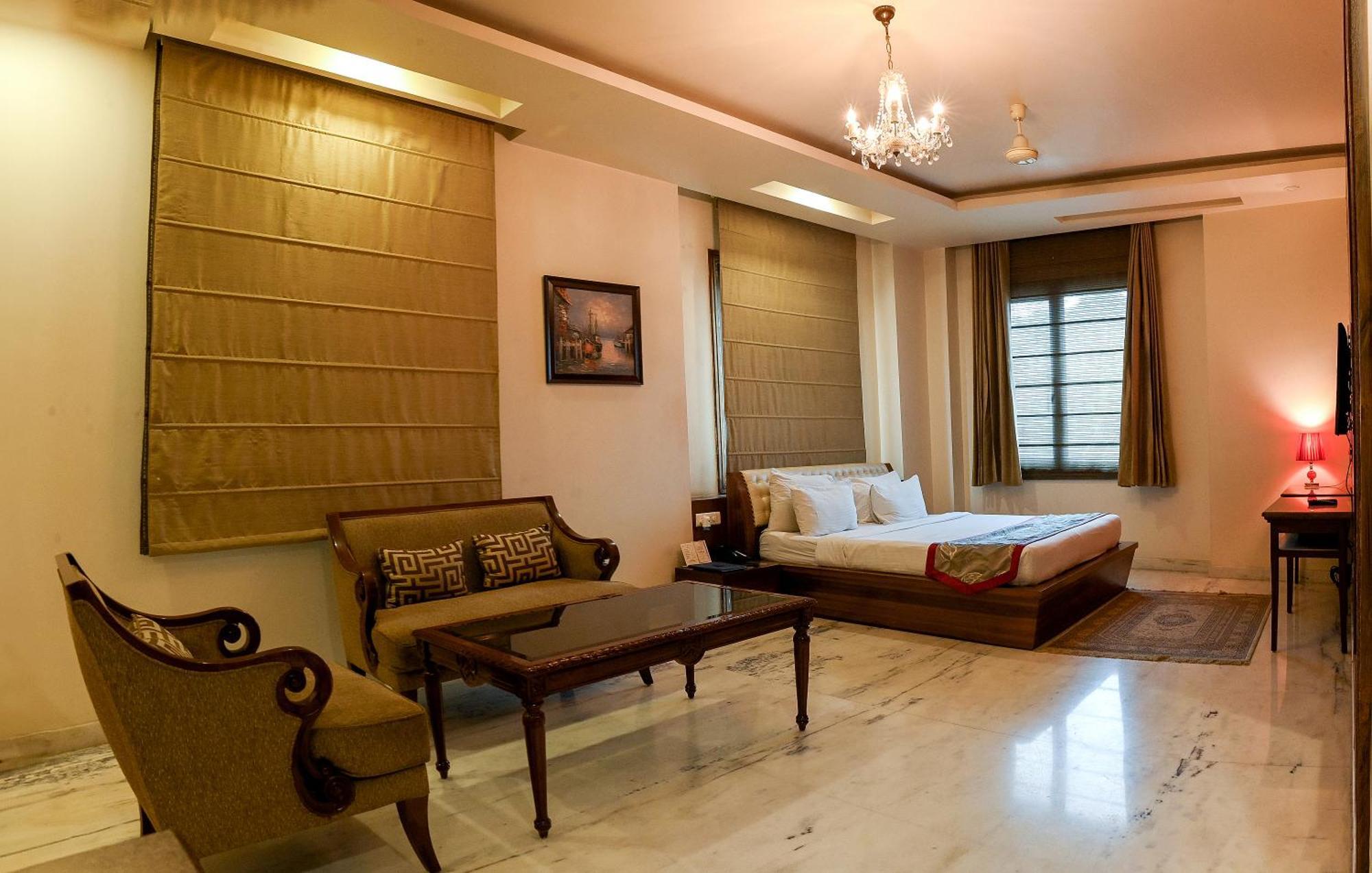 Hotel Leela Grande Карнал Экстерьер фото