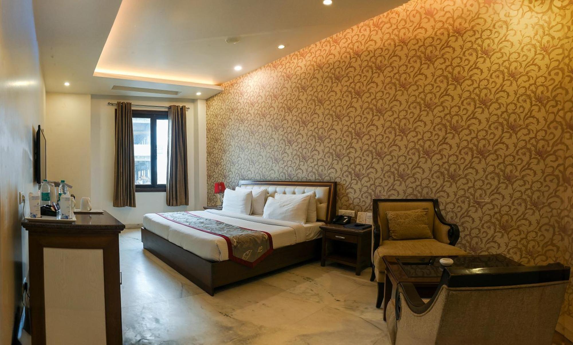 Hotel Leela Grande Карнал Экстерьер фото