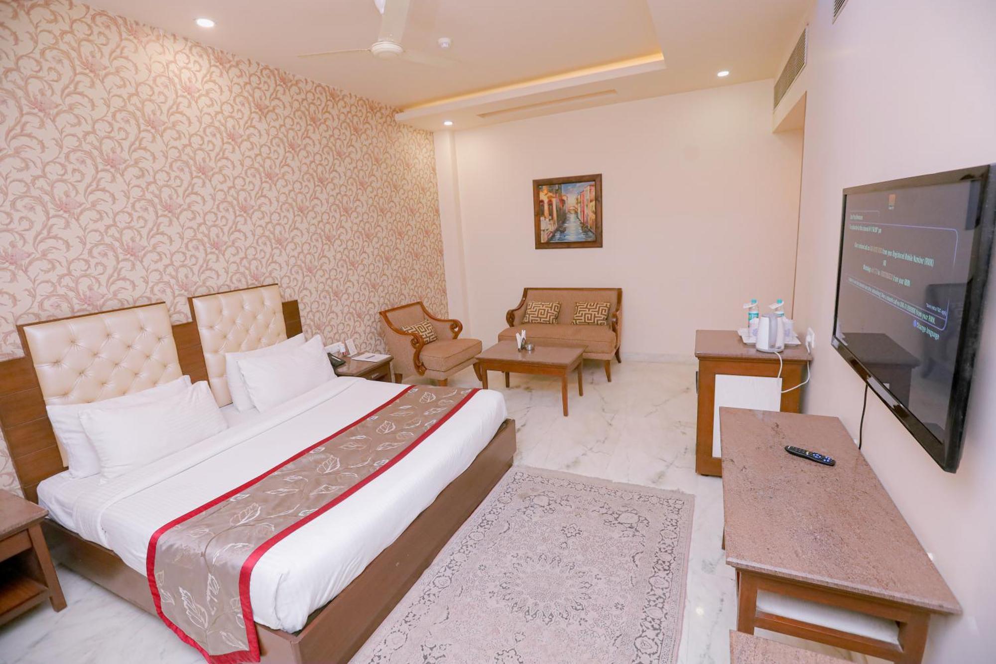 Hotel Leela Grande Карнал Экстерьер фото