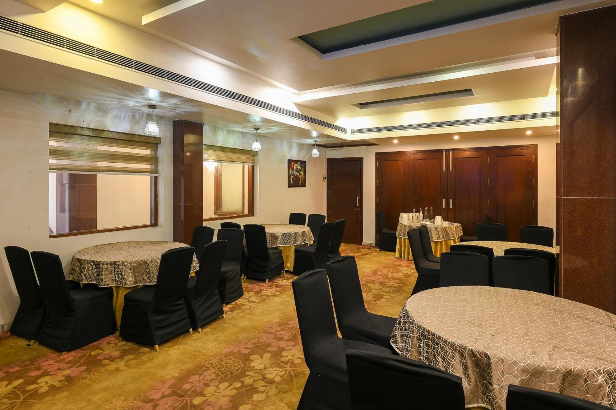 Hotel Leela Grande Карнал Экстерьер фото