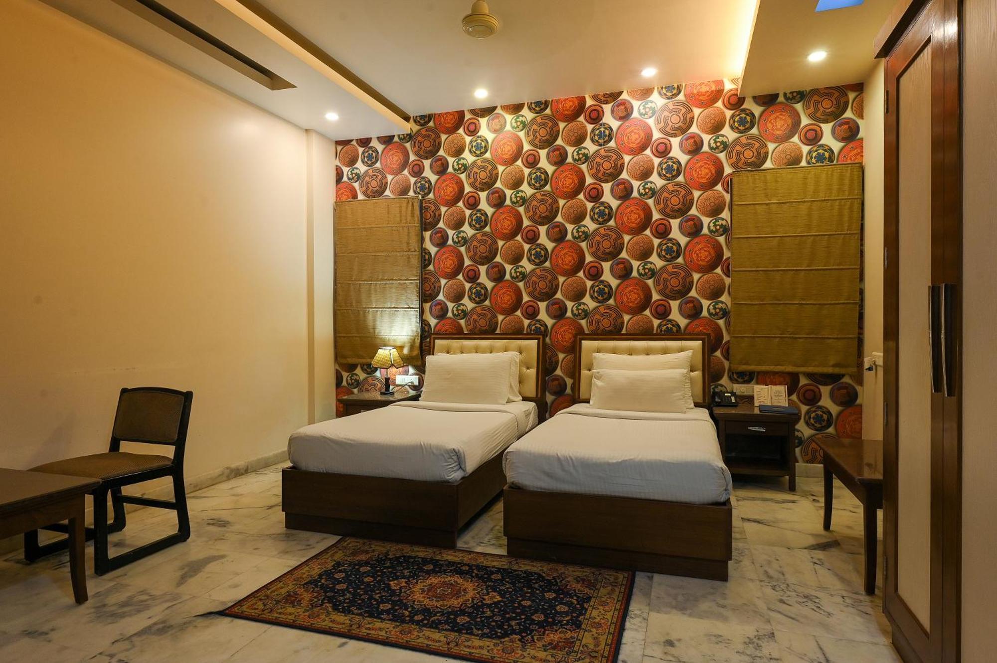 Hotel Leela Grande Карнал Экстерьер фото
