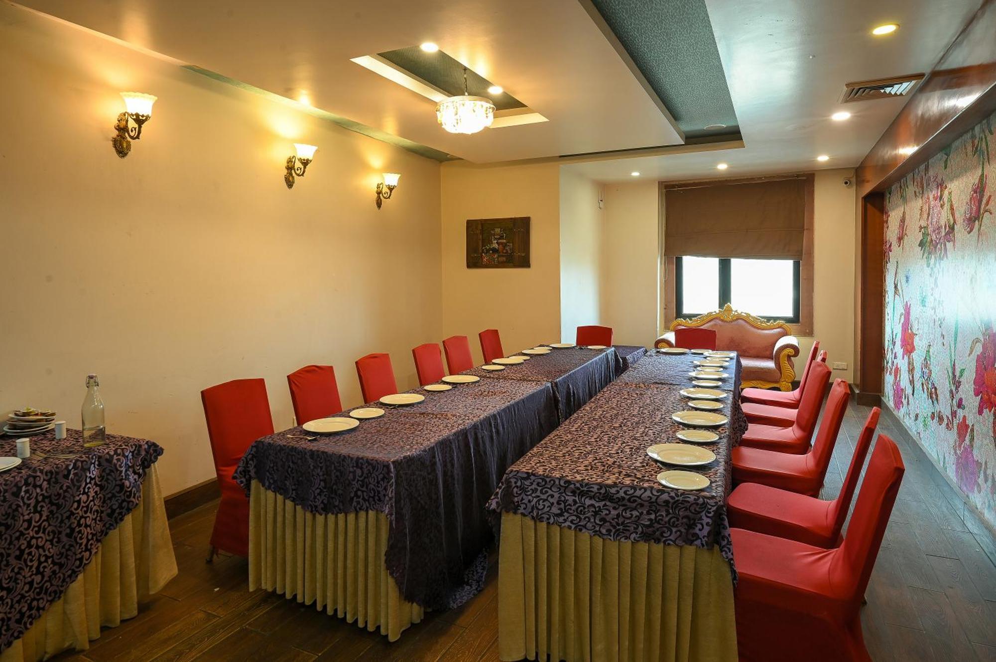 Hotel Leela Grande Карнал Экстерьер фото