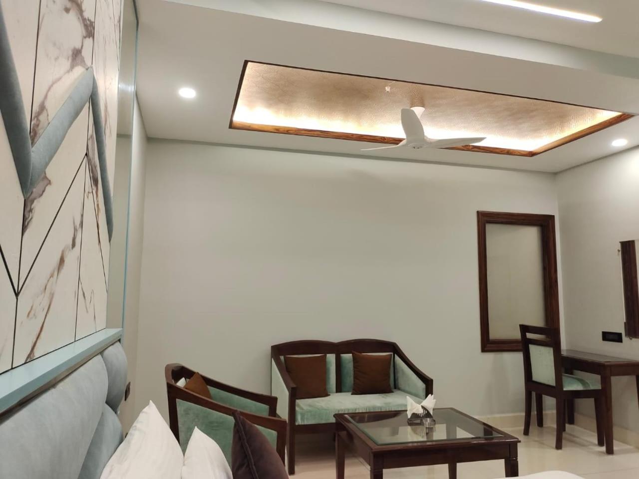 Hotel Leela Grande Карнал Экстерьер фото
