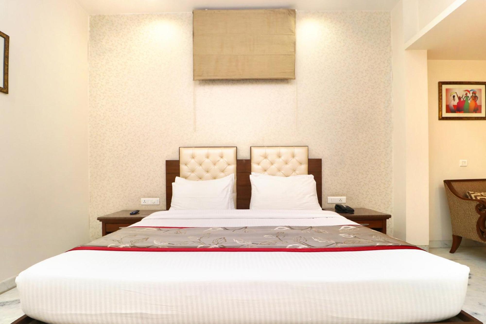 Hotel Leela Grande Карнал Экстерьер фото