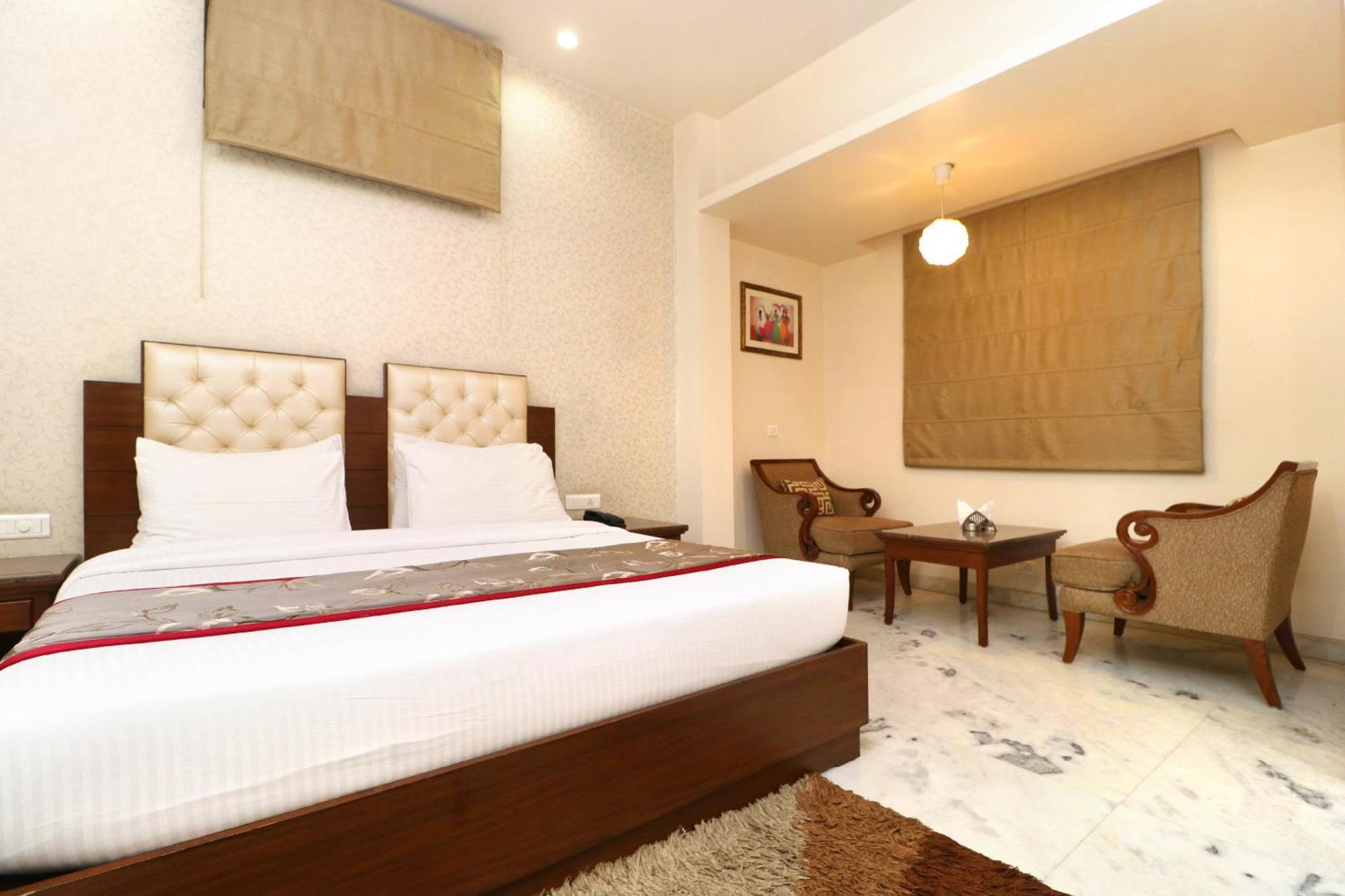 Hotel Leela Grande Карнал Экстерьер фото