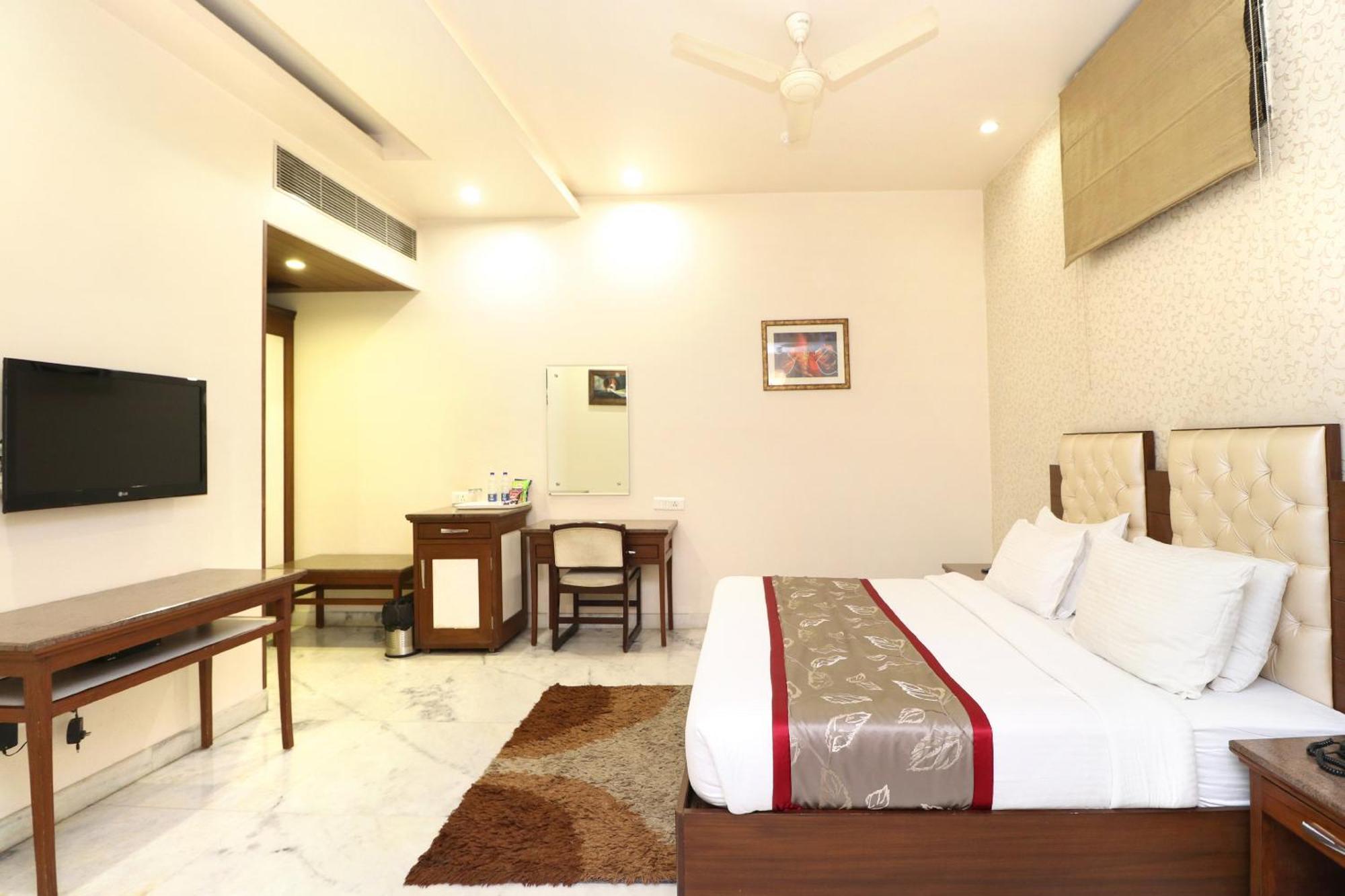 Hotel Leela Grande Карнал Экстерьер фото