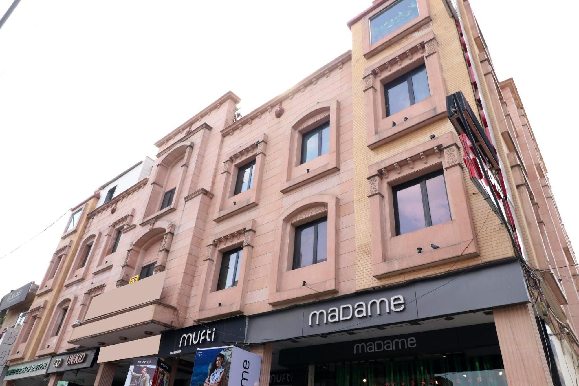 Hotel Leela Grande Карнал Экстерьер фото