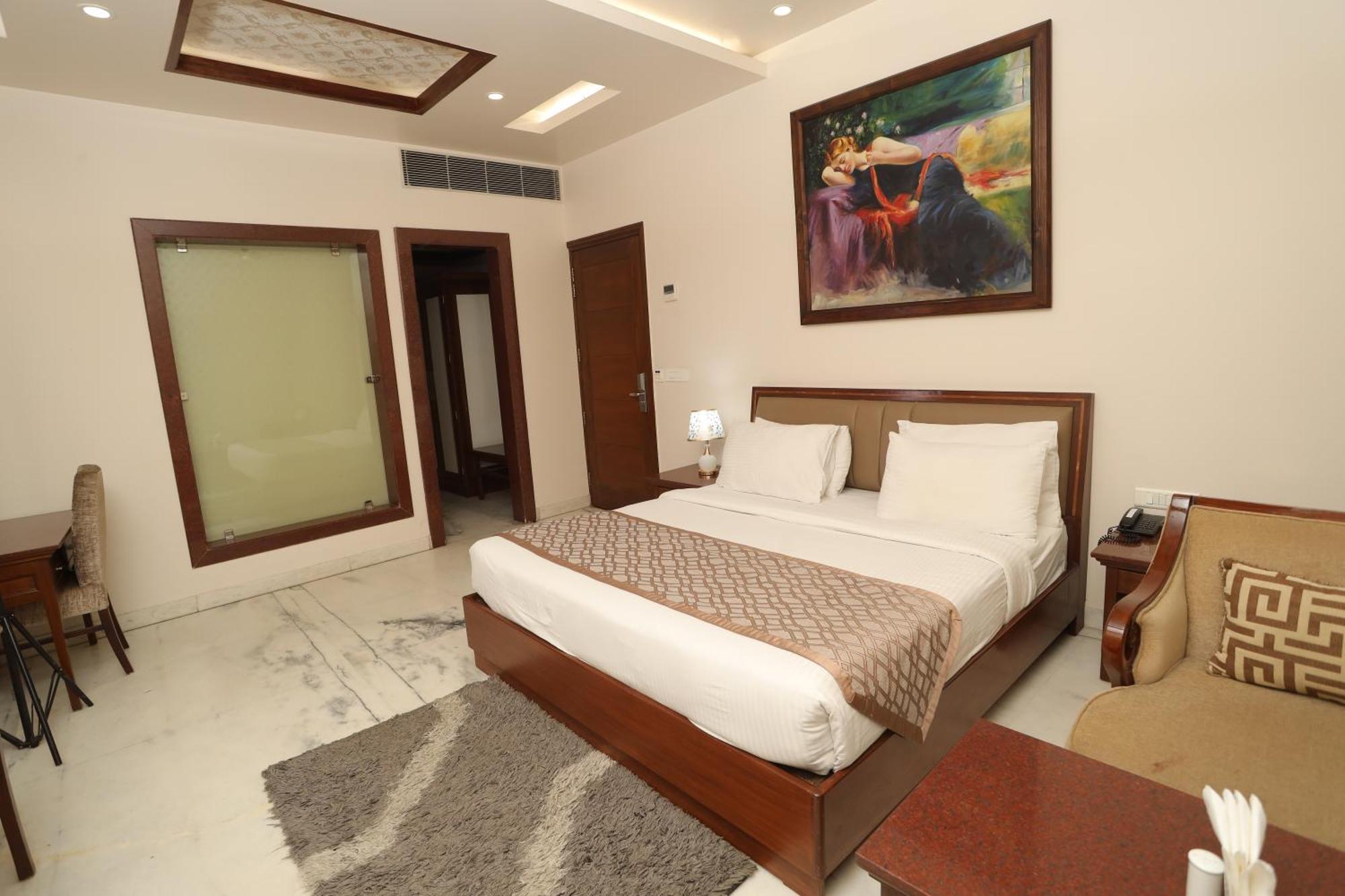 Hotel Leela Grande Карнал Экстерьер фото